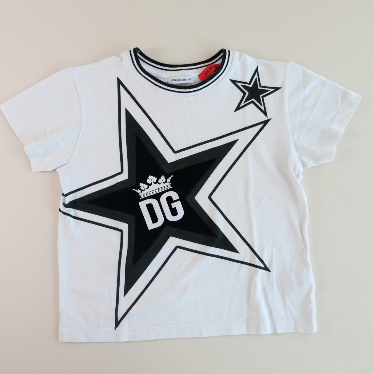 PLAYERA BLANCA ESTRELLA NEGRA TEXTURA