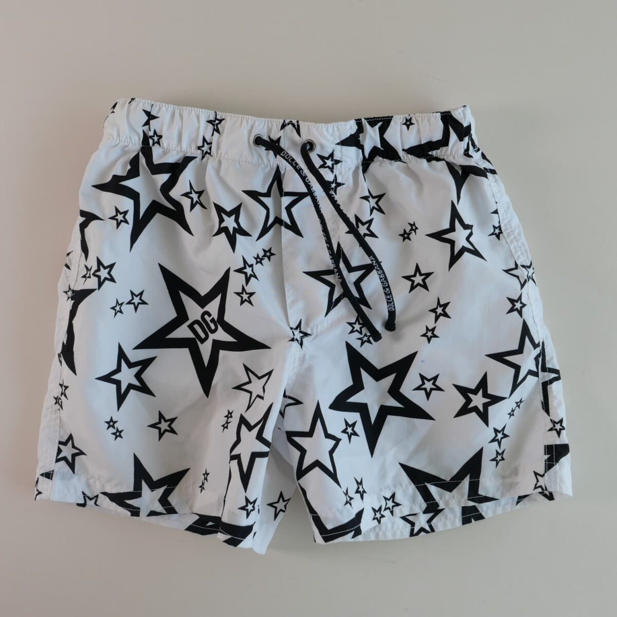 SHORT BLANCO EESTRELLAS NEGRAS