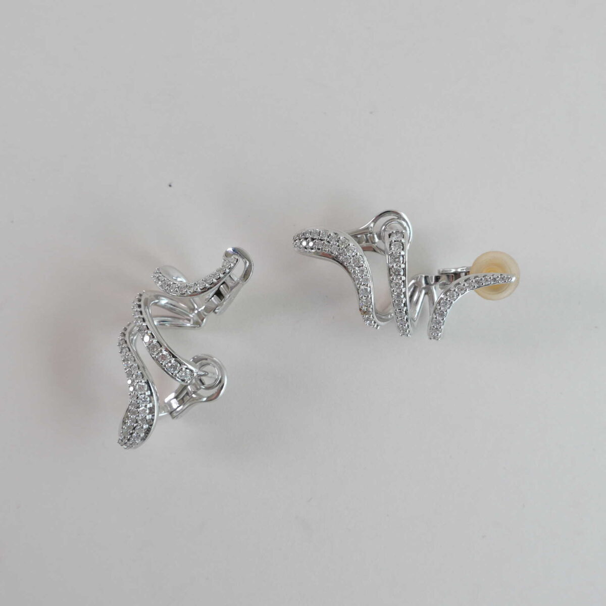 ARETES ORO BLANCO Y DIAMANTES