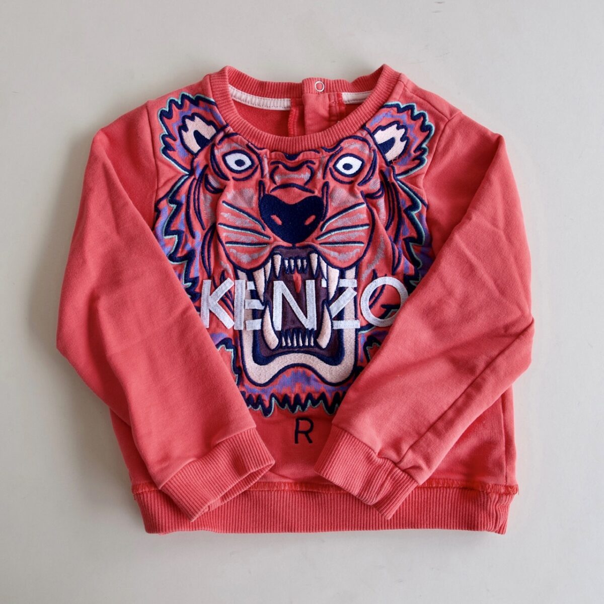 SUDADERA ROSA CON TIGRE